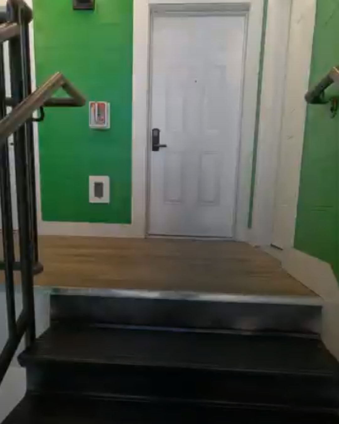 323656656